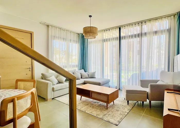 Luxury With Private Pool Oasis Gurdaka
