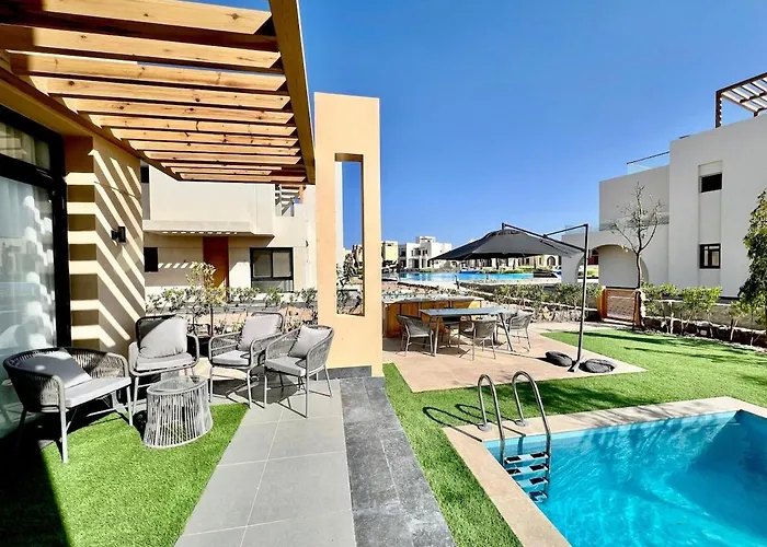 Luxury With Private Pool Oasis *
