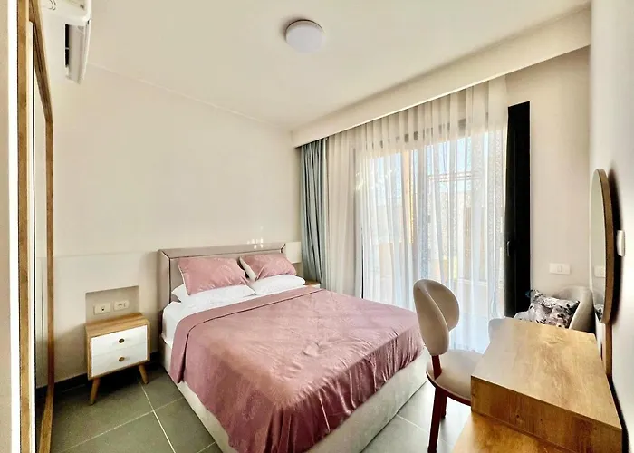 Luxury With Private Pool Oasis Gurdaka