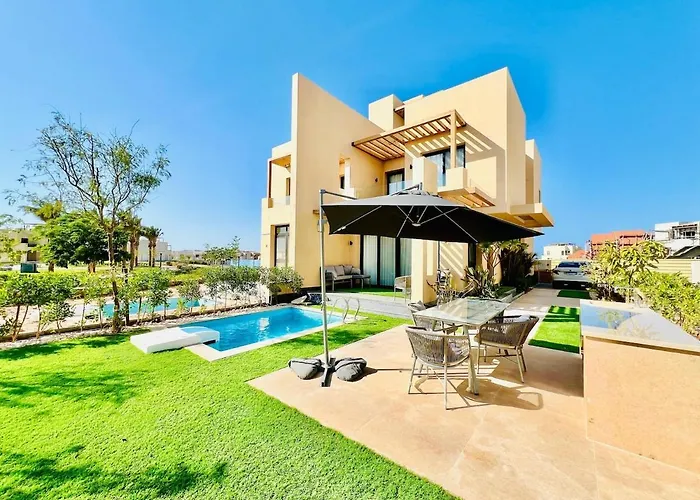 Luxury With Private Pool Oasis