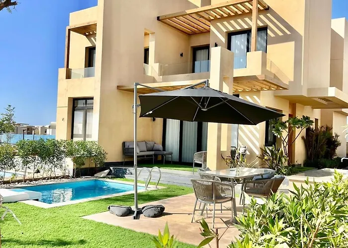 Luxury With Private Pool Oasis Gurdaka