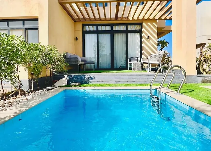 Luxury With Private Pool Oasis * Gurdaka